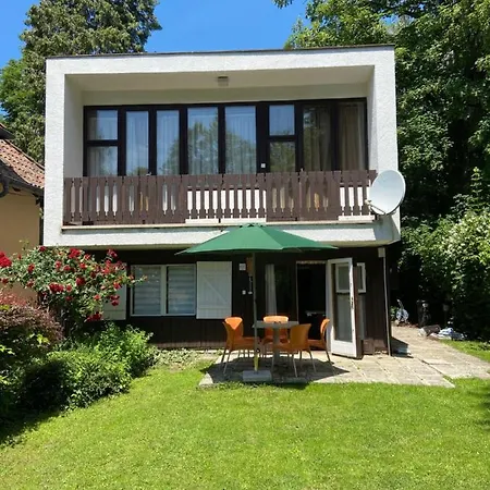 Jokai Park Nyaralo Сasa de vacaciones *